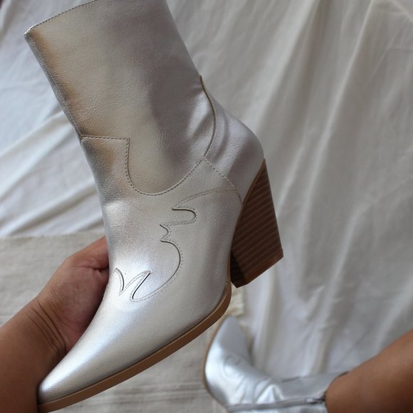 🆕The Jane// Silver Metallic western style boot - Picture 6 of 15